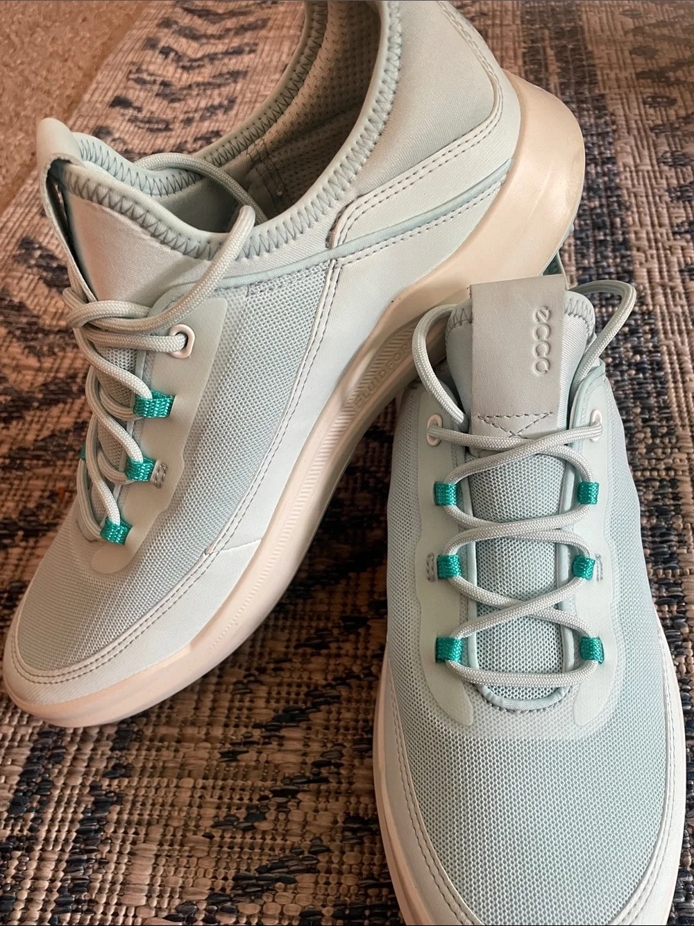 Ecco lightweight mesh